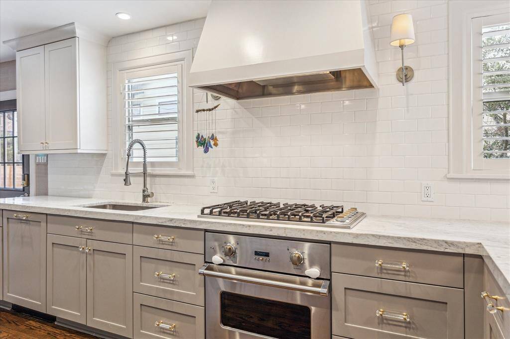 Viking range and marble countertops. Visual Comfort lighting