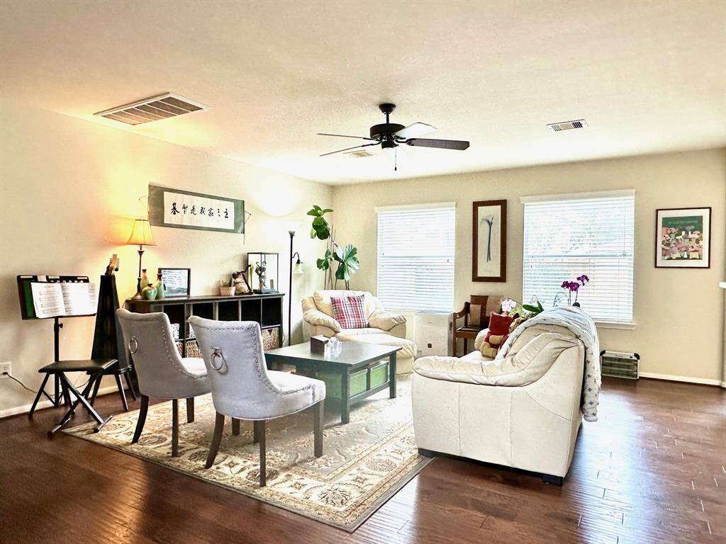 Enter into the spacious living room with wood flooring!