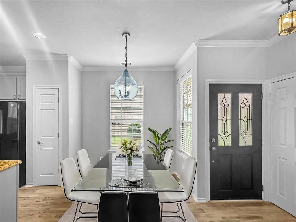 Entry/Dining Room (VS)