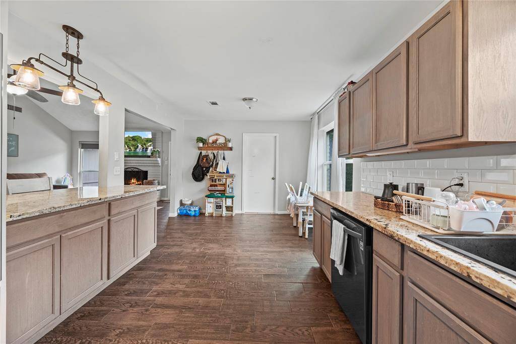 Ample space in the kitchen for cooking