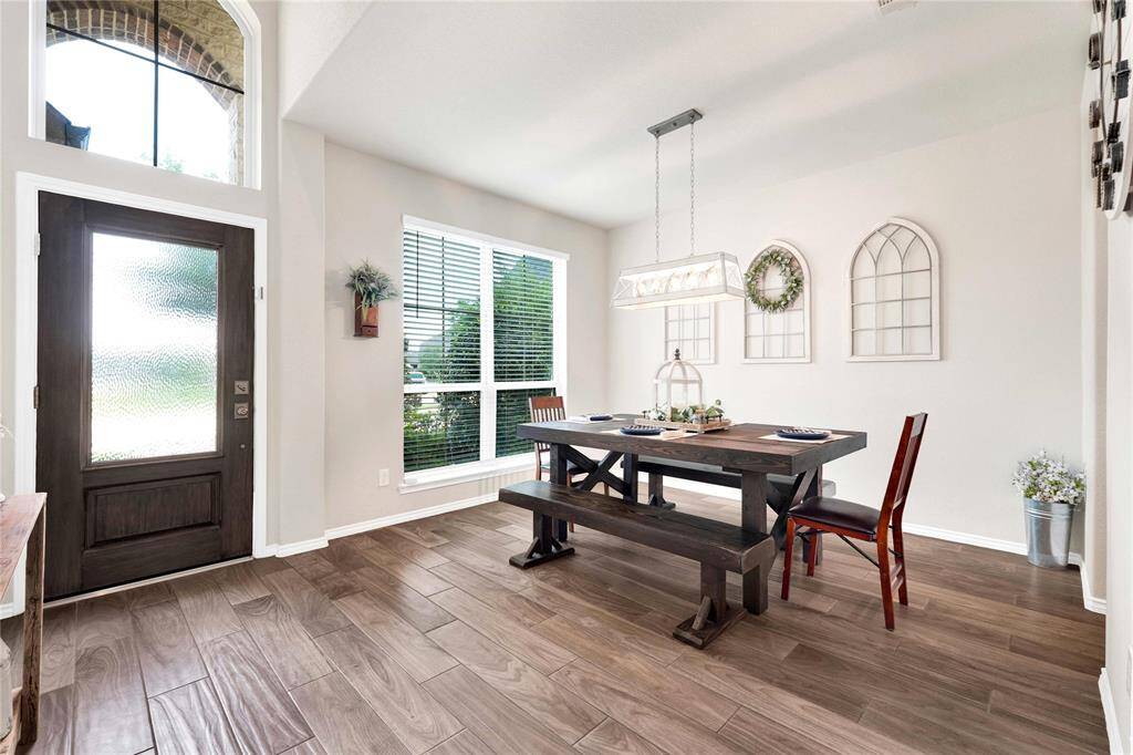Full blinds whole house and NO carpet entire house