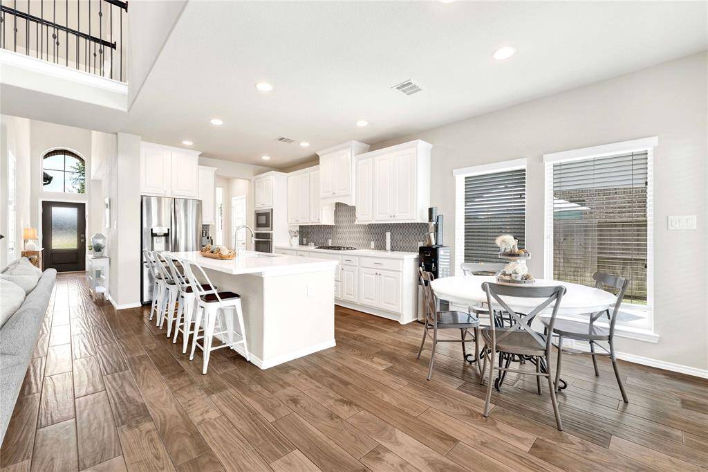 High level upgraded kitchen cabinetry