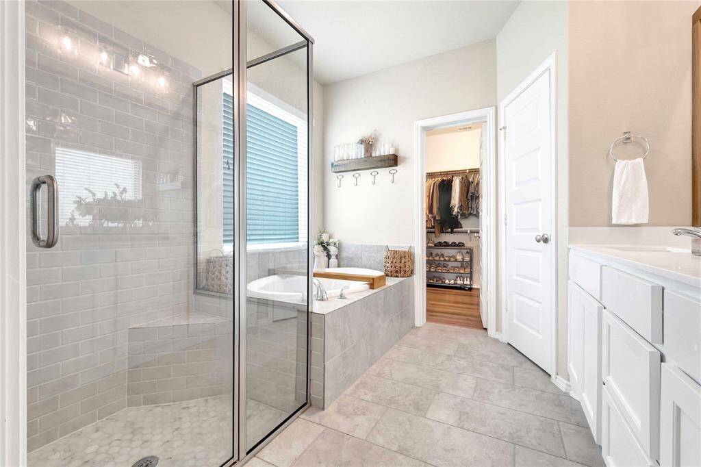 Upgraded stone and backsplash in spacious walk in shower