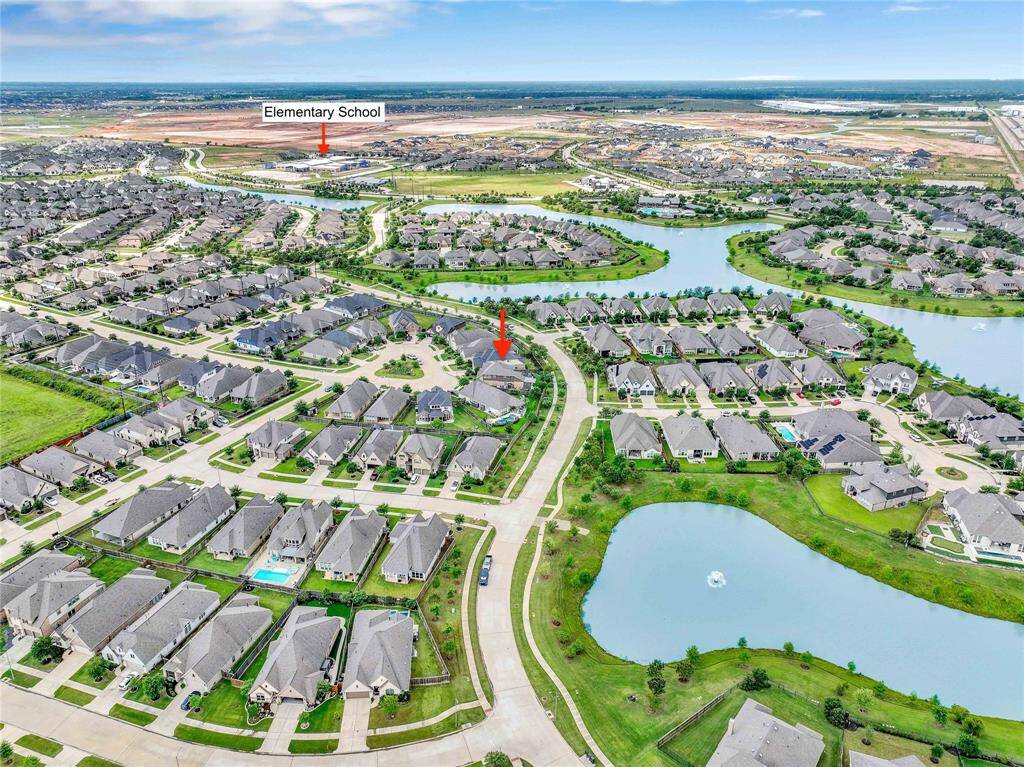 Minutes to Elementary School, daycare, and new shops and services