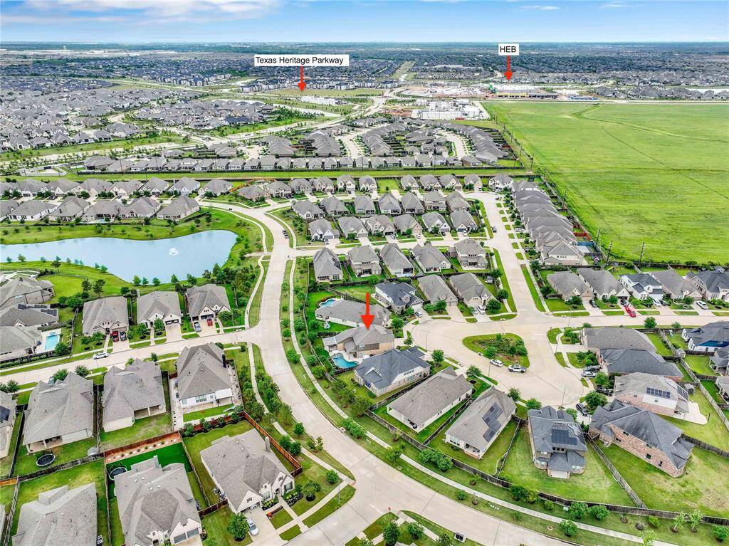 Minutes to new HEB and Texas Heritage Parkway!