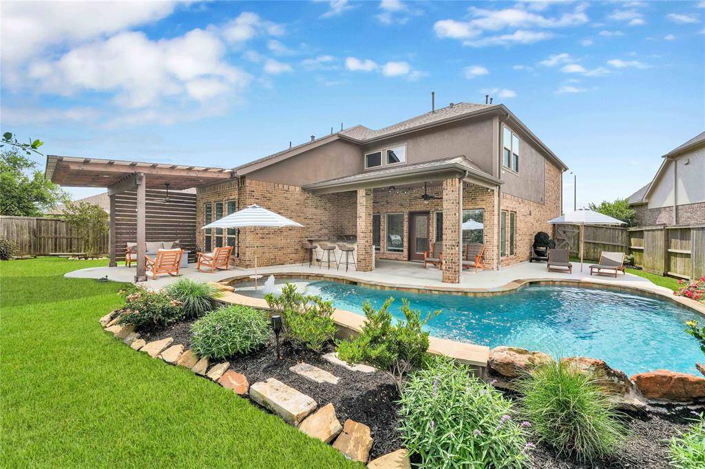 Plenty of additional yard space and healthy landscaping