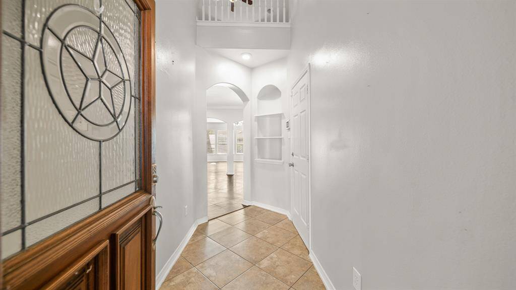 You'll be instantly greeted by beautiful tile floors, and a view straight back into the living spaces and backyard!