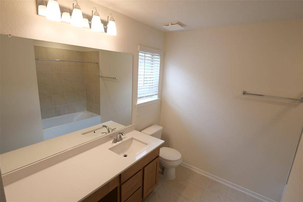 Full bathroom up-stairs