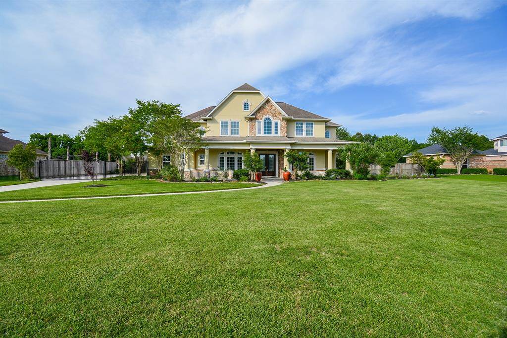 A lush, green carpet as far as the eye can see is your amazing welcome mat for this 2-story, single family, stone/stucco jewel at 2603 Braer Ridge Drive, Katy, TX, in the gated Lake Point Estates community.