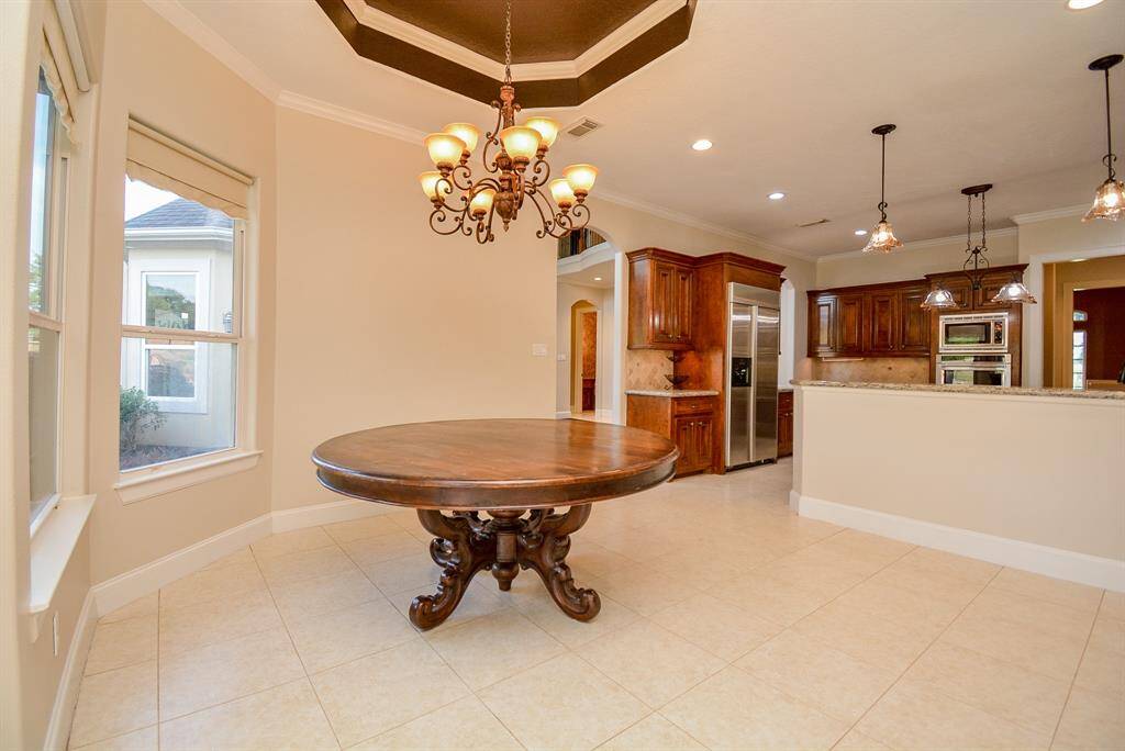 Note the darling mini-tray ceiling over this probable, center-placed, breakfast/casual dining table.