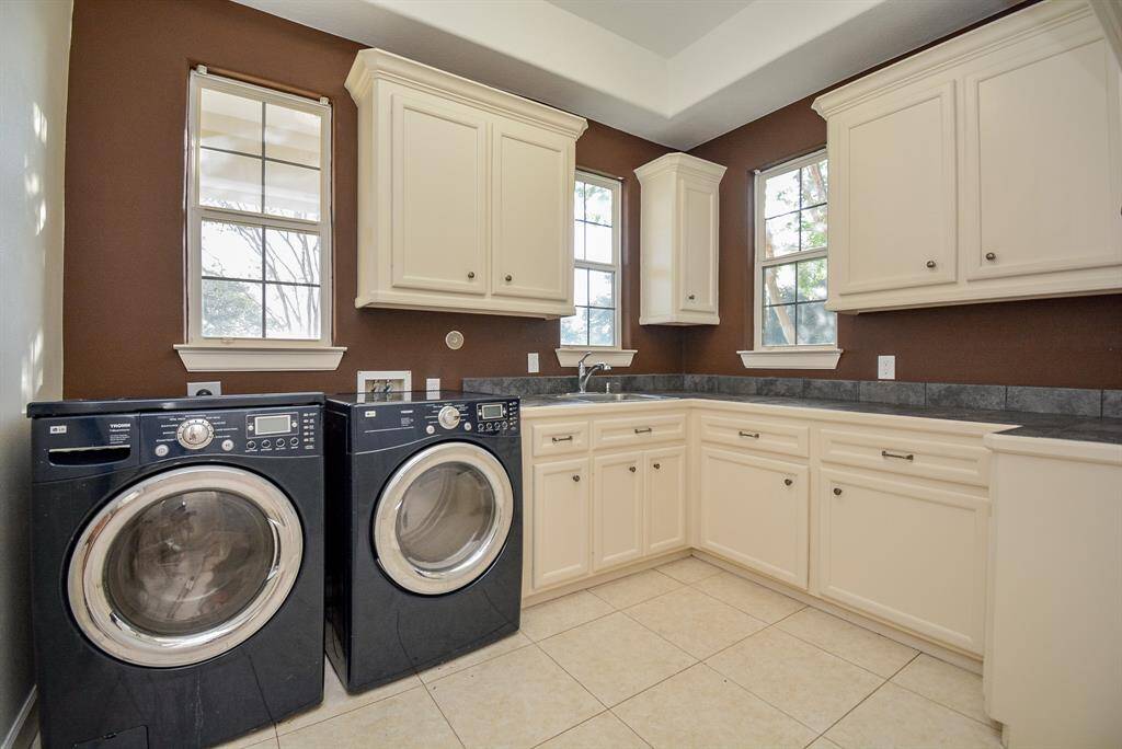 This unbelievable utility room looks as if it could also host dinner parties!