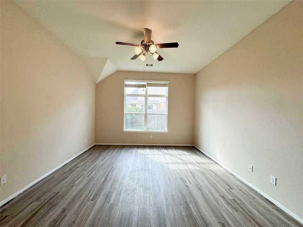 Primary suite on 1/F