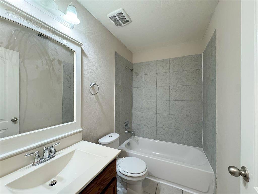 Hallway full bath on 2/F