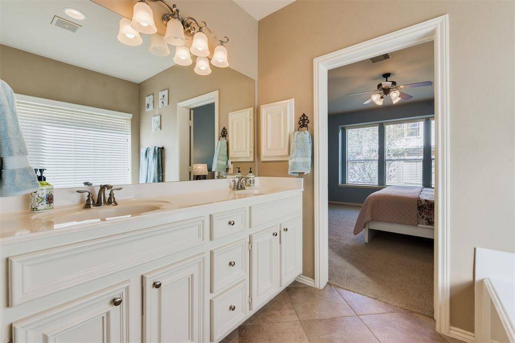 Main Bath Room with walking closet.