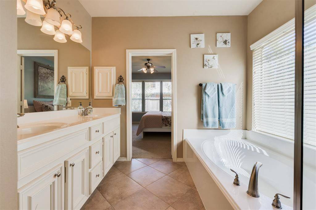 Main Bath Room with walking closet.