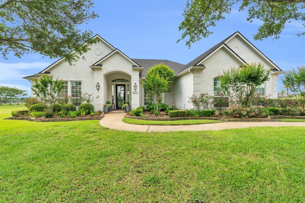 FABULOUS 1 Story Custom Home featuring 3 bedrooms, 2 full baths, 1 half bath, 3 car garage all located in the Lakes of Katy neighborhood! 27103 Boater's Crossing Dr., Katy, TX 77493