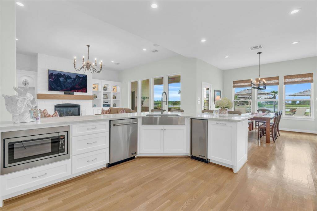 This gourmet kitchen displays Wood Flooring, custom cabinetry, Quartz countertops, and stainless steel appliances! 27103 Boater's Crossing Dr., Katy, TX  77493