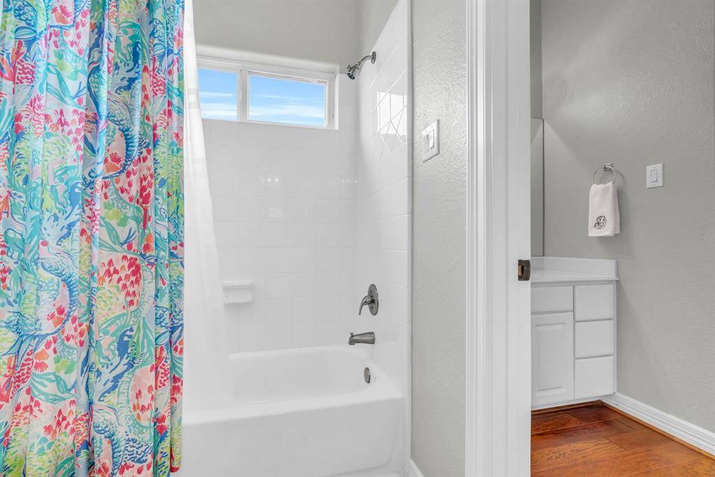Jack & Jill bathroom with a Shower/Tub Combo! 27103 Boater's Crossing Dr., Katy, TX  77493
