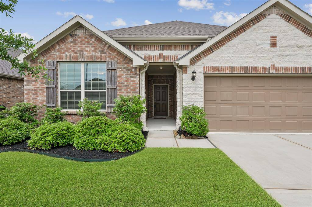 Welcome Home to 27992 Lone Hollow Ln!
