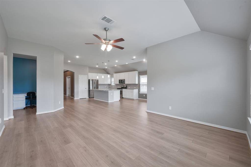 This open floorplan creates an inviting and easy space to entertain.