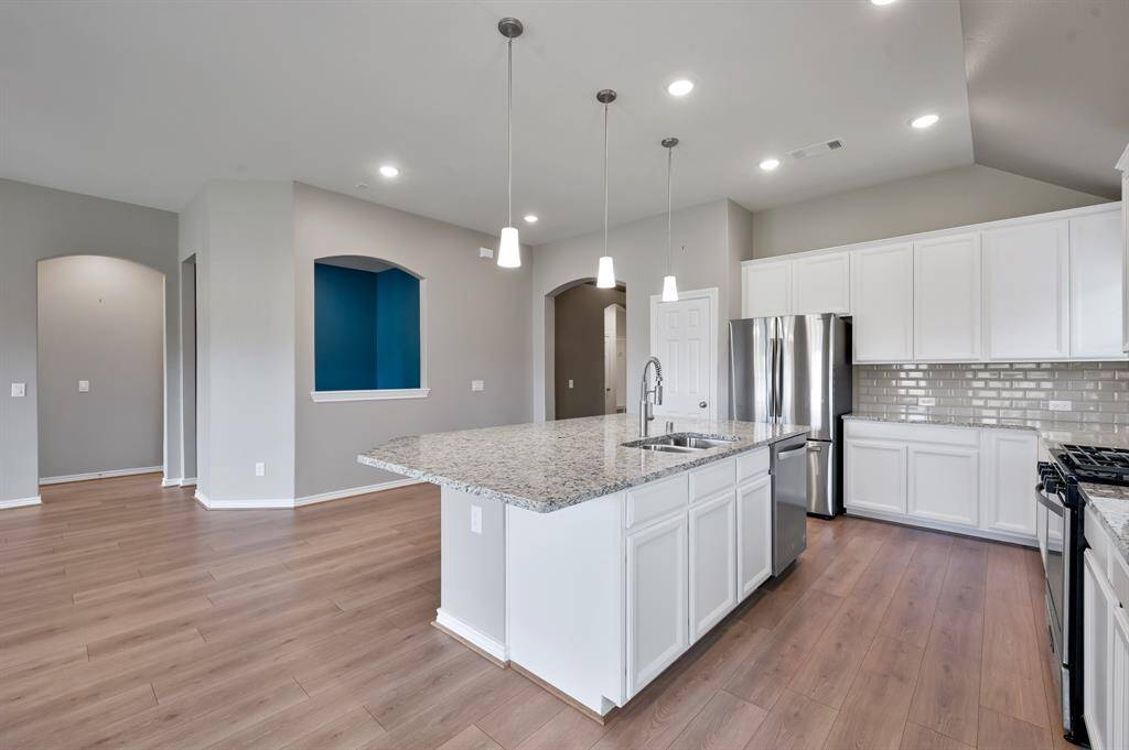This open floorplan creates an inviting and easy space to entertain.