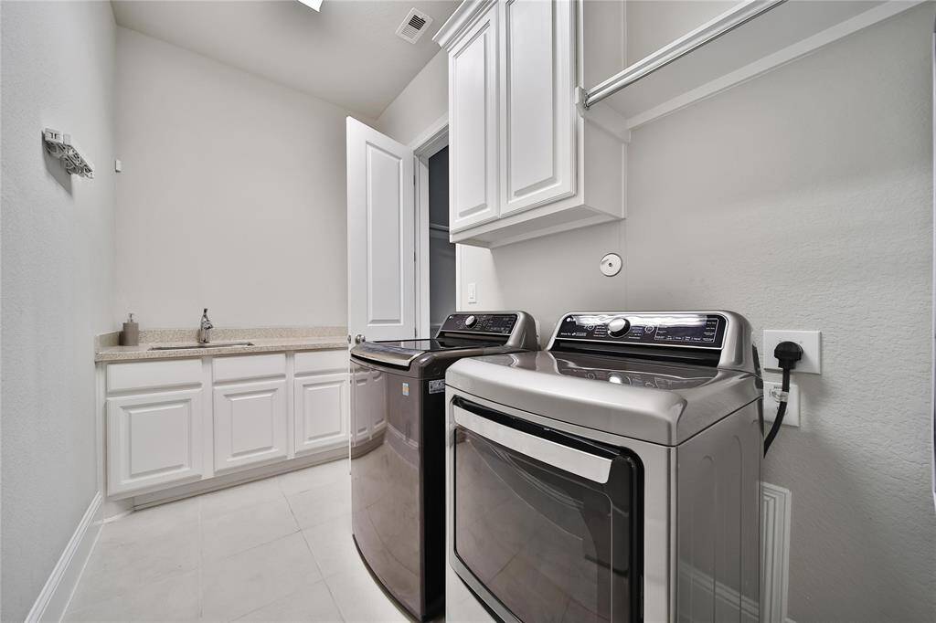Laundry room with sink