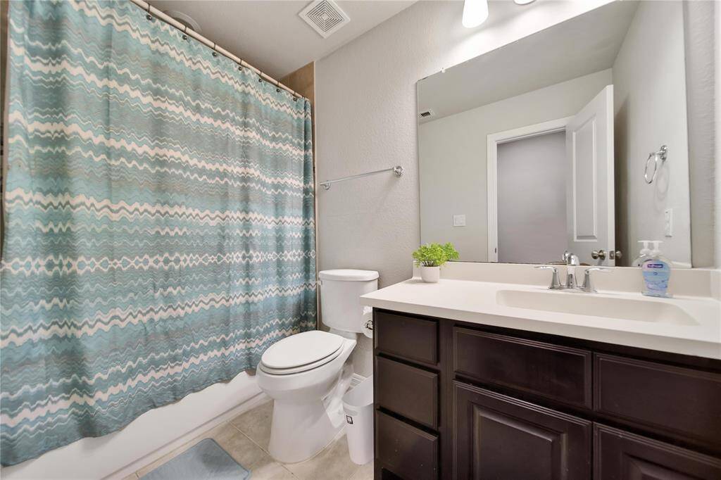 Second upstairs bathroom