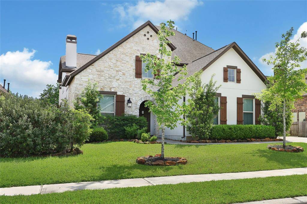 Entry has beautiful hardwood front door.