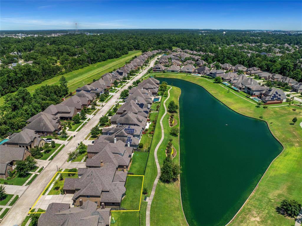 Aerial view of this pristine neighborhood.