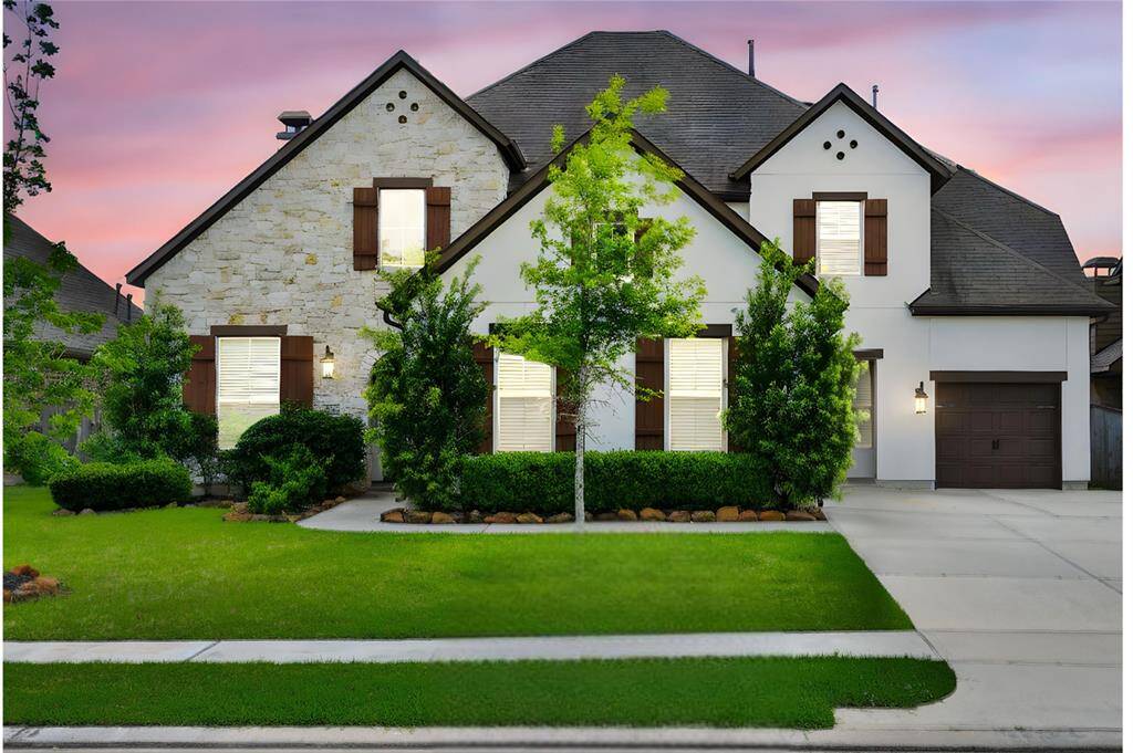 Twilight photo of this gorgeous home.