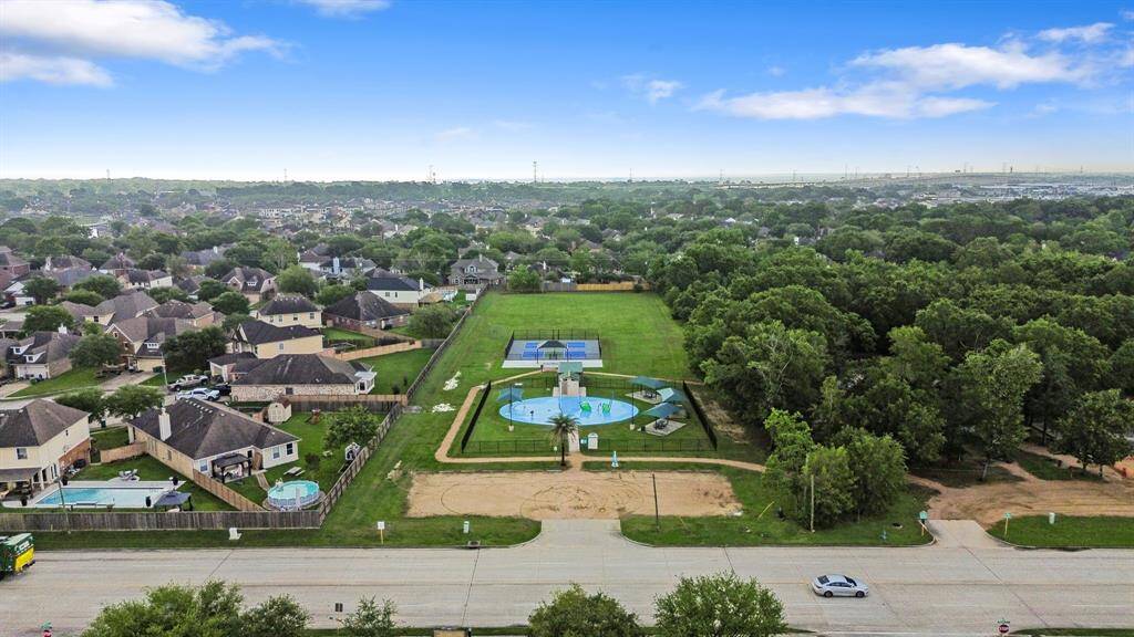 Additional area views of surrounding community