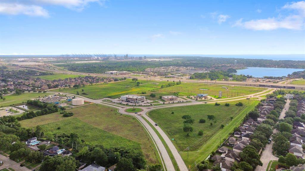 Additional area views of surrounding community