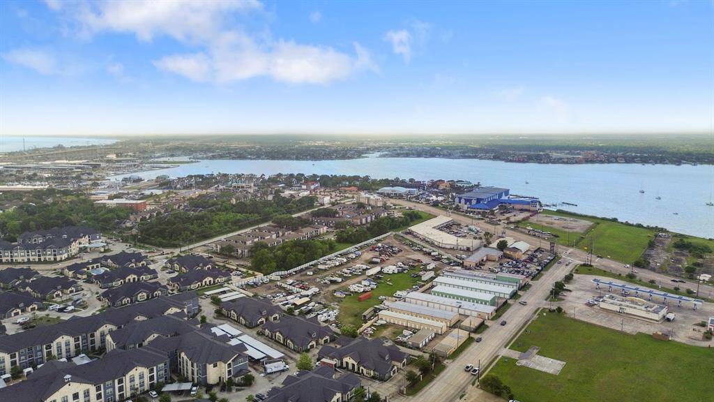 Additional area views of surrounding community