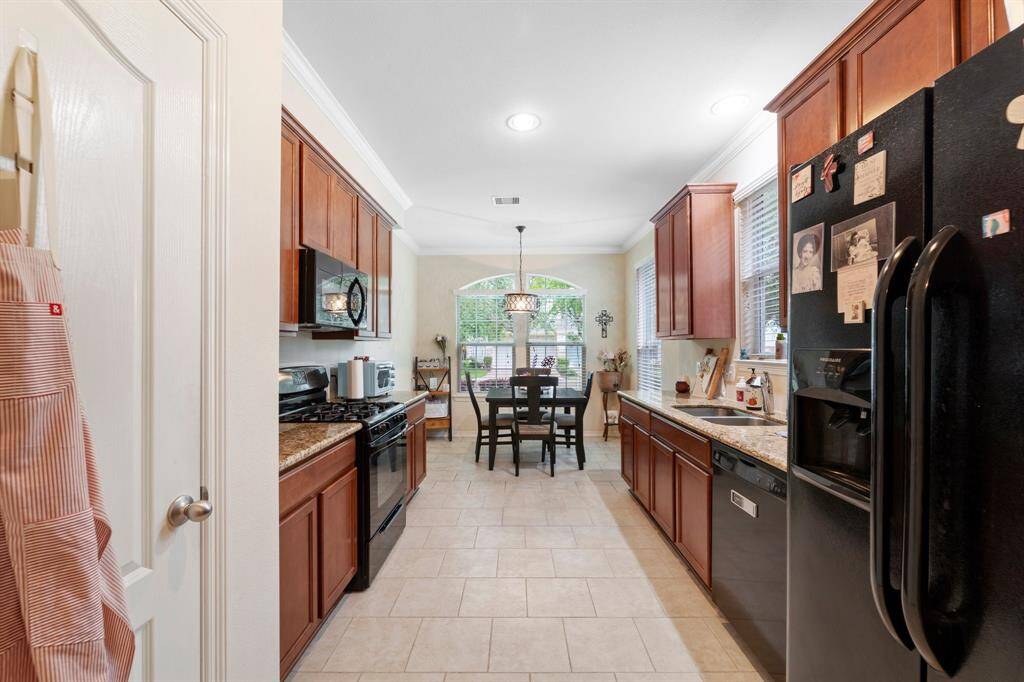 Kitchen Space with Breakfast Room