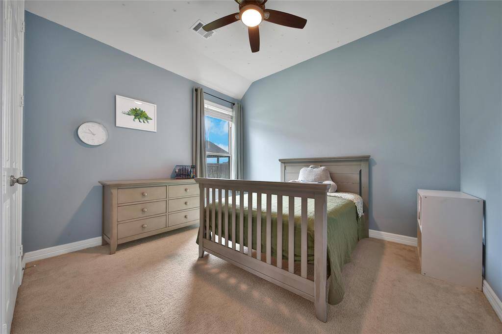 View of secondary bedroom #2 :2.