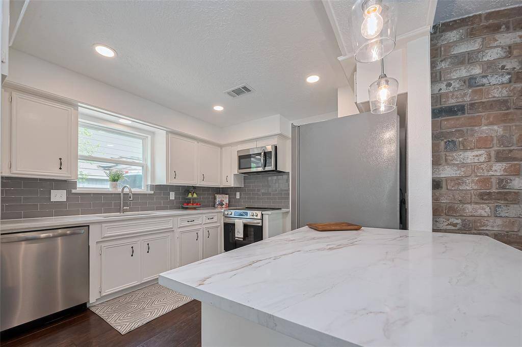 Another view of the funtional kitchen.
