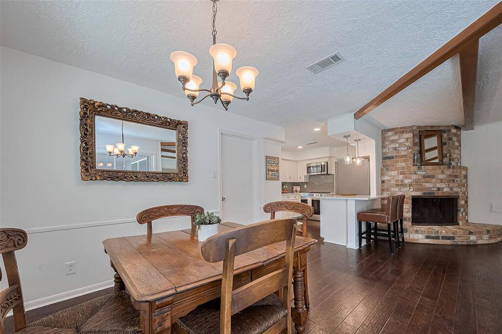 the breakfast room  offering a living experience.
