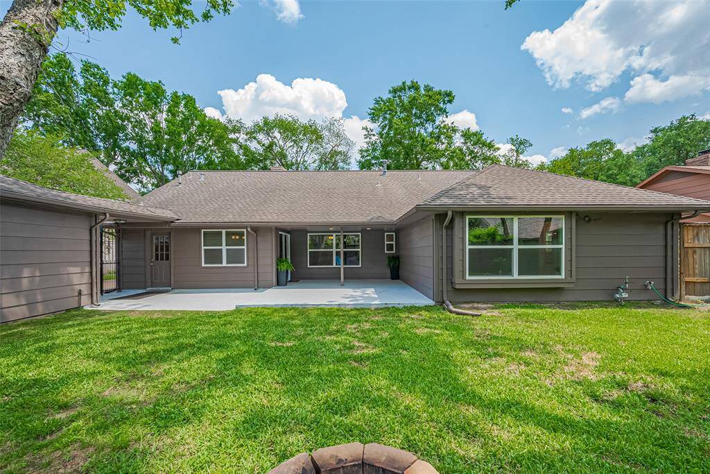 View of the back of the house with a covered patio. great to entertain family and friends.