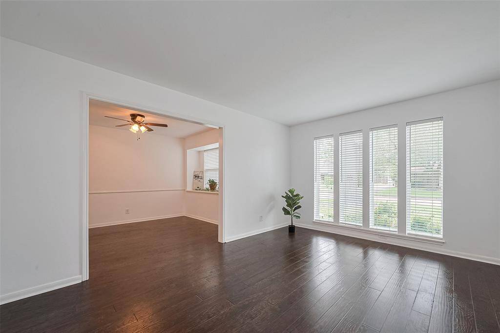 Dining Room right from the entryway.