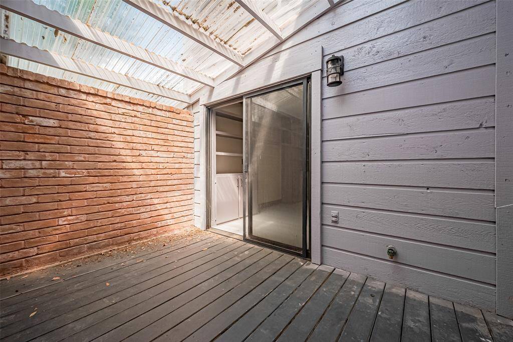 Private covered courtyard.