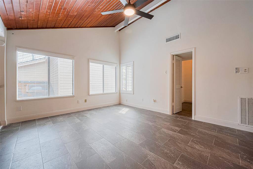 There is also a small bonus room tucked behind the upstairs loft that would be perfect for private office or as extra storage.