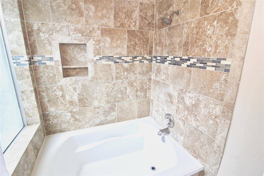 Beautifully updated master tub/shower combo.