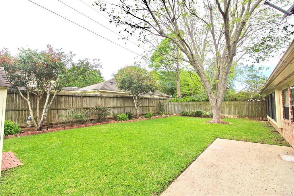 Spacious yard and patio, great for entertaining!