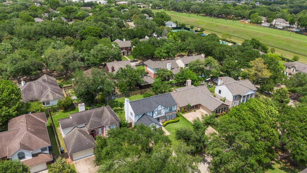 Conveniently located near shopping, dining, and major commuter routes.