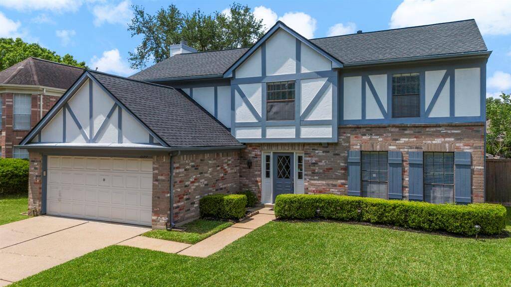 Don’t miss this opportunity to lease a beautiful home in one of Sugar Land’s most desirable neighborhoods. Call today to schedule your private tour!