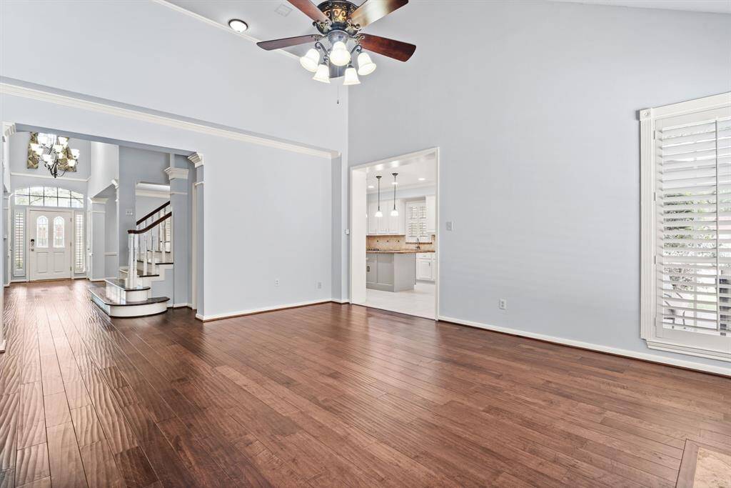 The open layout ensures a seamless flow throughout the home, allowing easy movement from the front to the back of the house.