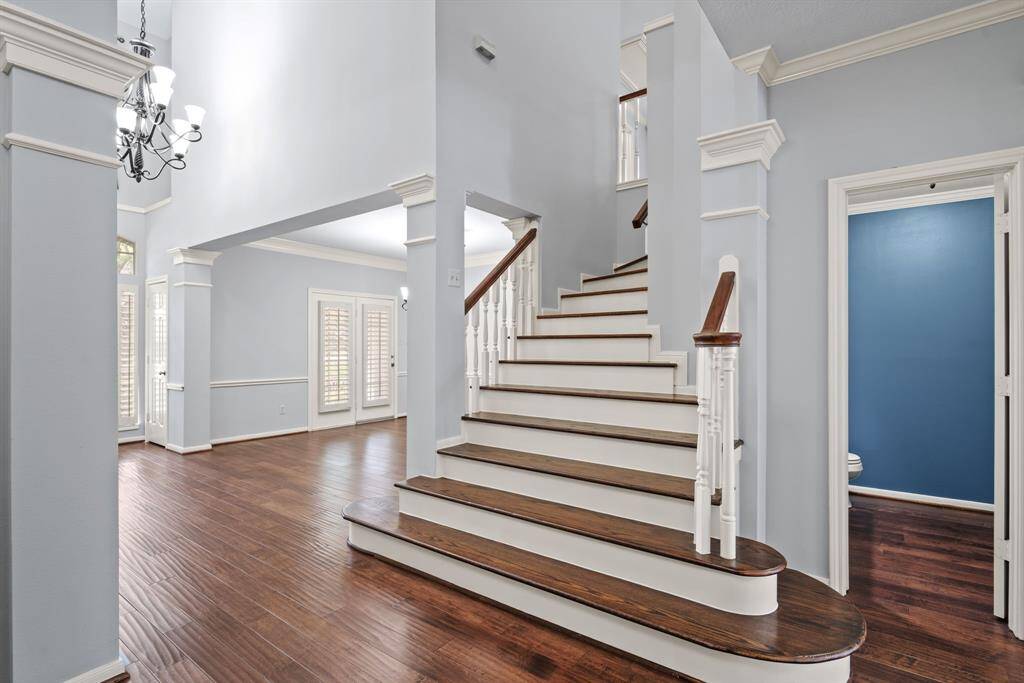An elegant open staircase gracefully ushers you to the second floor, offering a striking focal point that enhances the home’s airy and welcoming atmosphere.