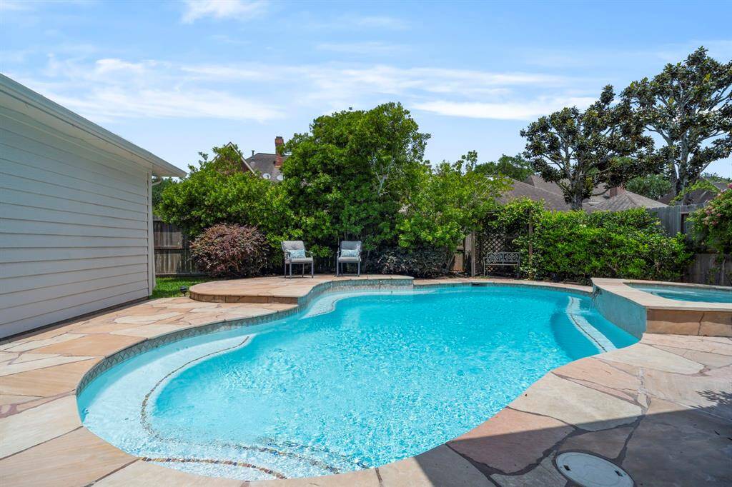 Enjoy built-in seating within the pool, perfect for lounging and relaxation, while multiple seating areas around the pool offer plenty of space for entertaining.
