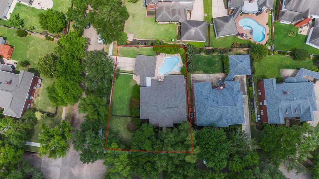 Located in the heart of Sugar Land and zoned to top-ranked Fort Bend ISD schools including Clements High School, Fort Settlement MS, and Colony Meadows Elementary School.