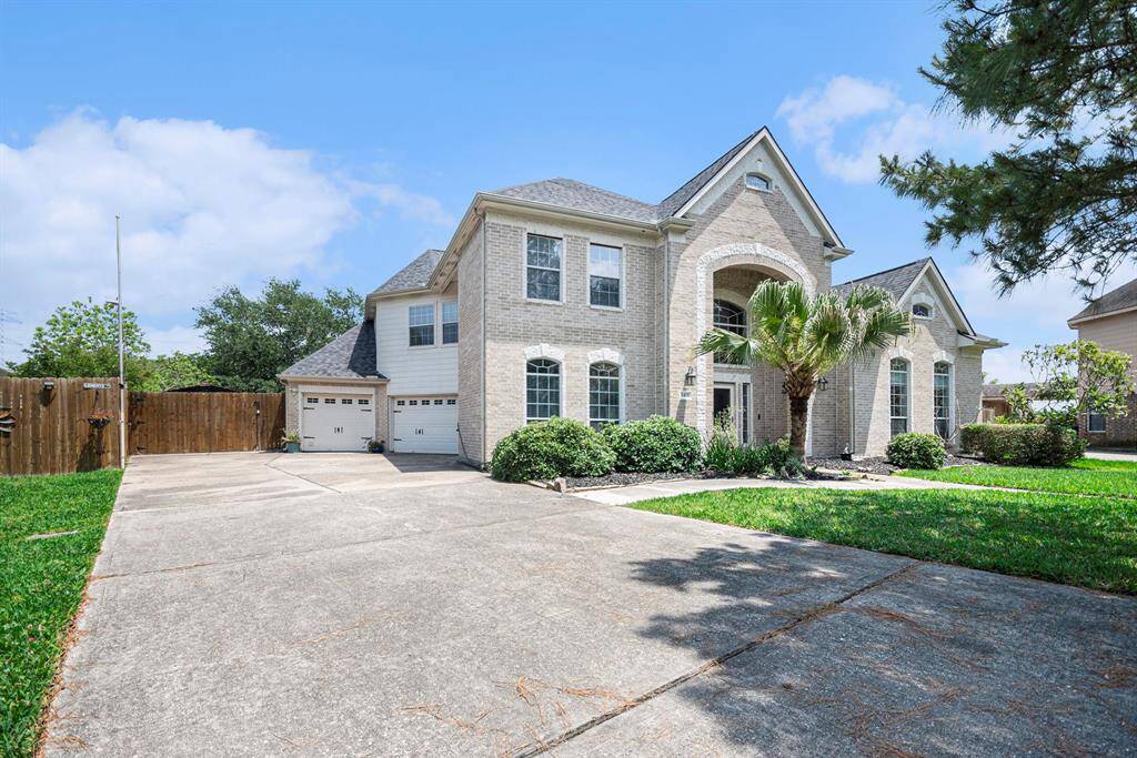 Lots of driveway space plus a 3 car garage